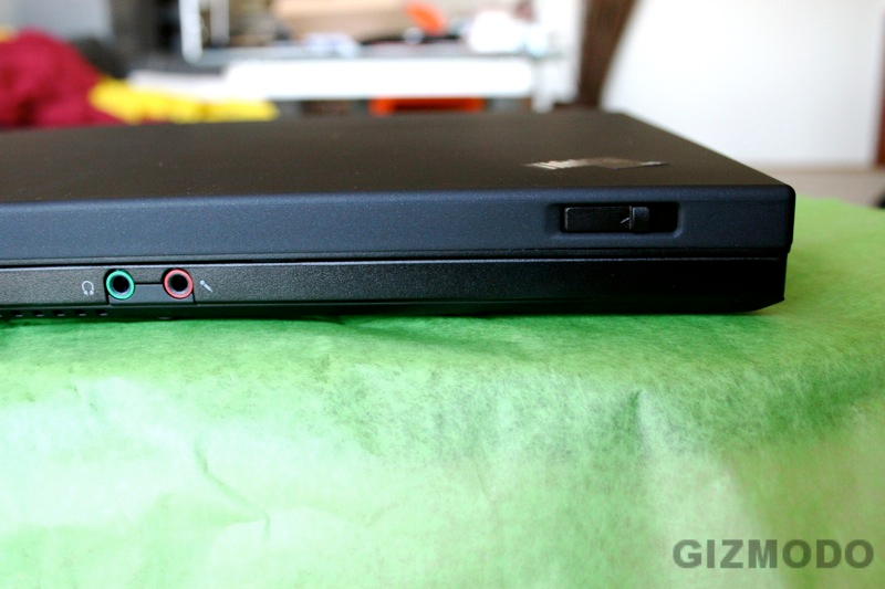 Illustration for article titled Lenovo T61 Thinkpad's Magnesium Rollcage == Wolverine's Bones